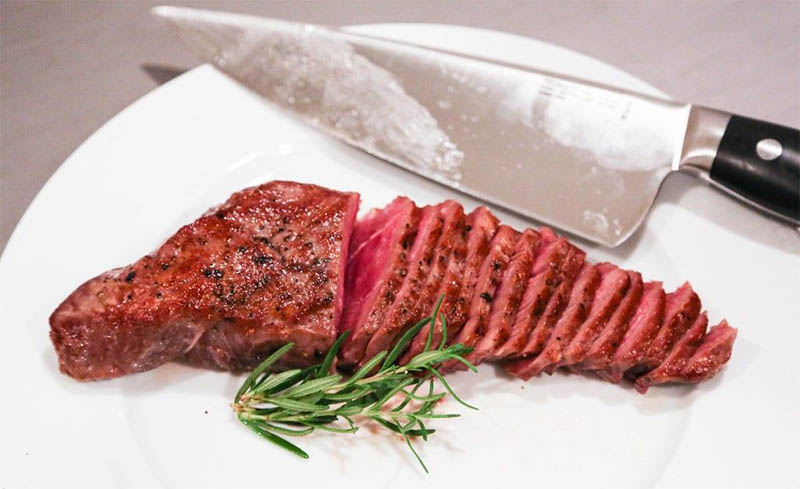 Нарезанное блюдо sous vide