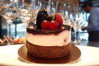 Выпечка на основе йогурта получается нежной и воздушной.