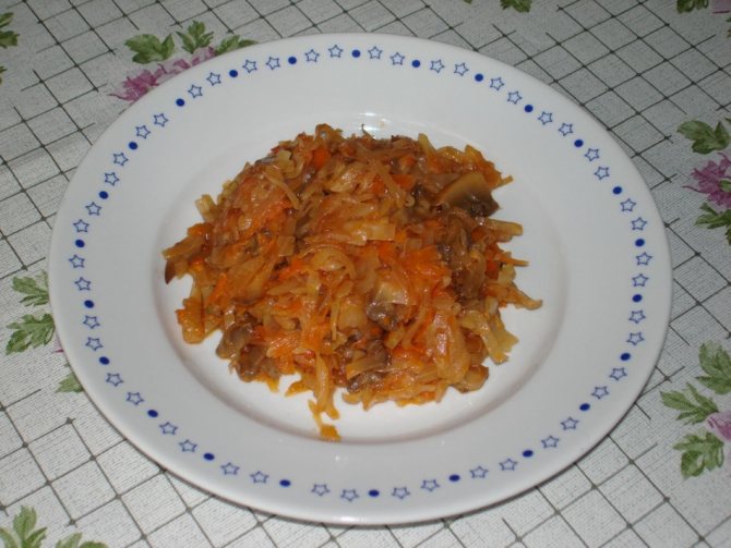 Тушеная капуста с грибами