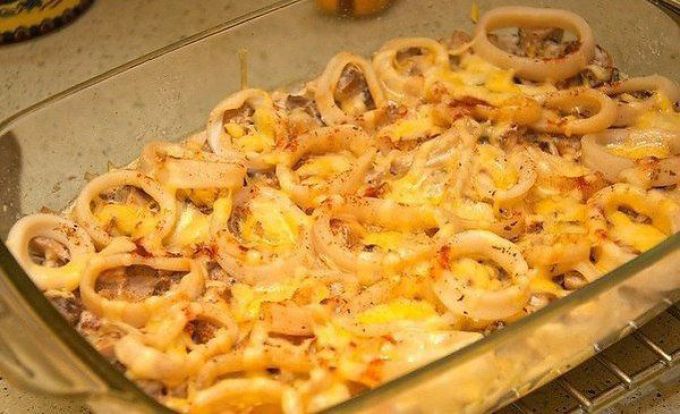 Запеканка с кальмарами и грибами