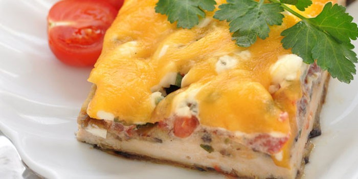 Куриная грудка с творожным сыром и помидорами