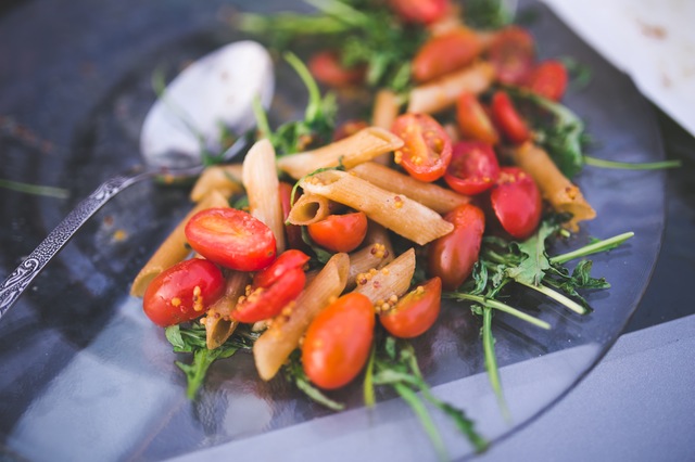 food plate rucola salad