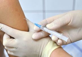 Прививка от гепатита В взрослым — когда делается и сколько раз